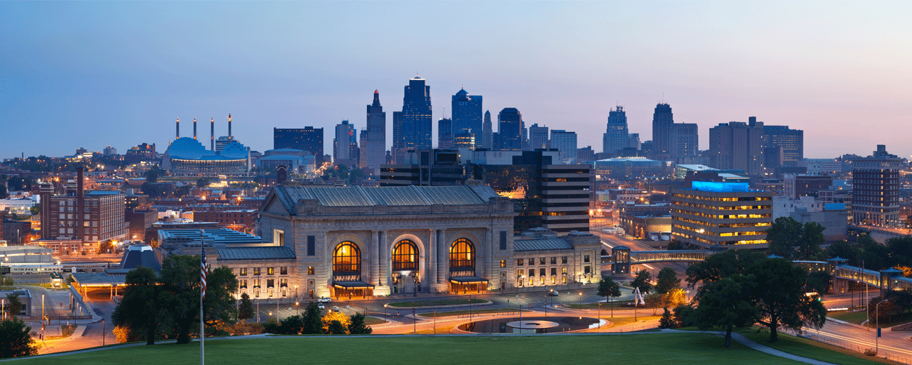Union Station and Kansas City skyline at night