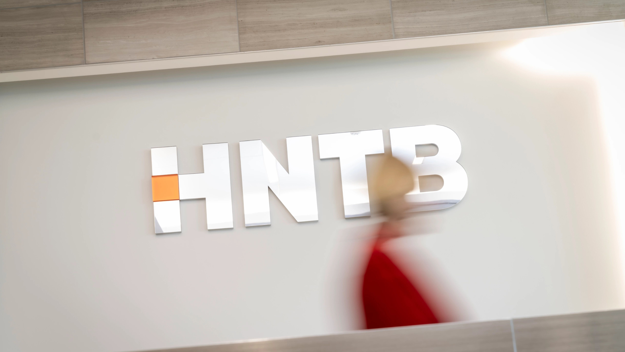 HNTB's architecture team reviews aviation model.