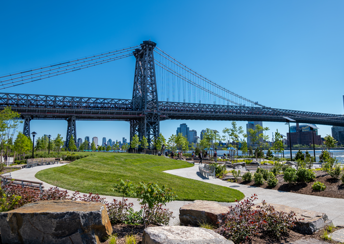 Raised green spaces throughout the park conceal floodwalls and other resilient infrastructure. Raised green spaces throughout the park conceal floodwalls and other resilient infrastructure.