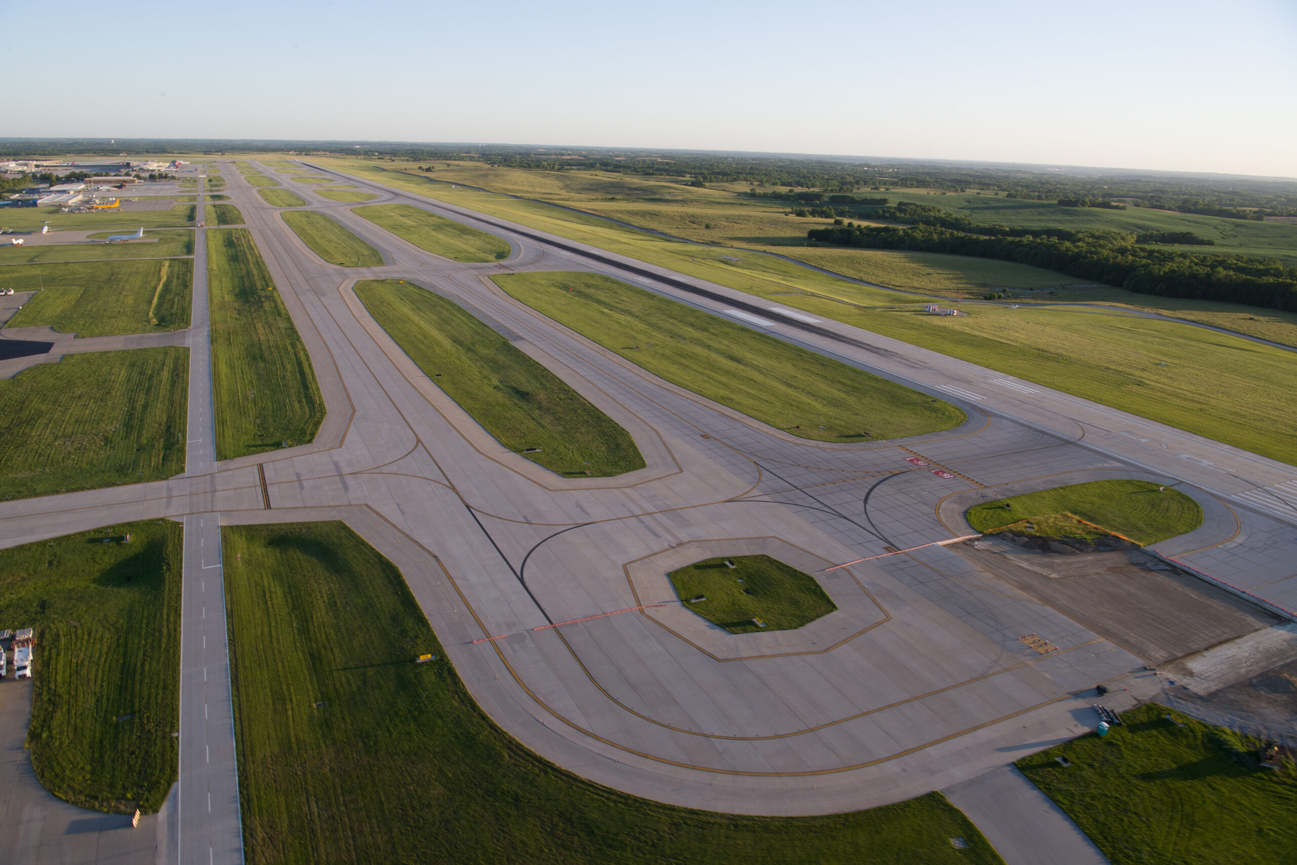 MCI Runway 1L-19R and High-Speed Connectors Reconstruction project